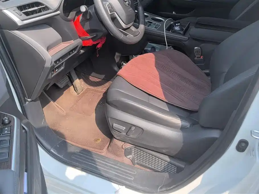 Toyota Sienna 2024 2.5L Hybrid AWD Luxury Edition фото 9