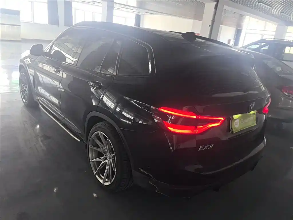 BMW iX3 2021 Leading фото 23