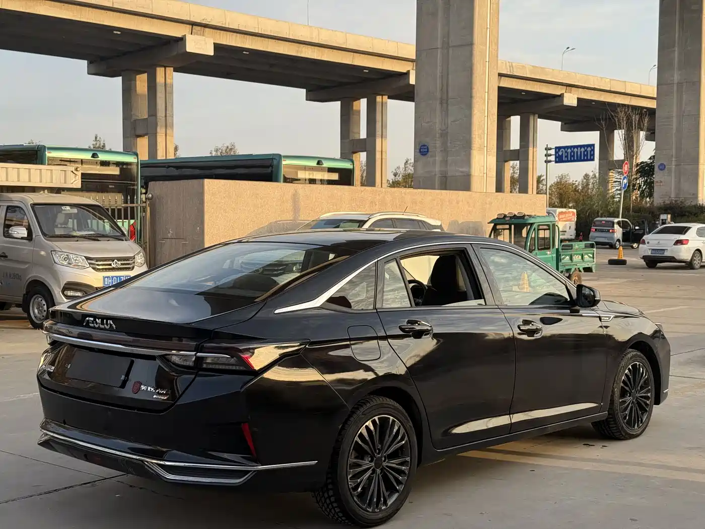 DONGFENG YI HYUN MAX