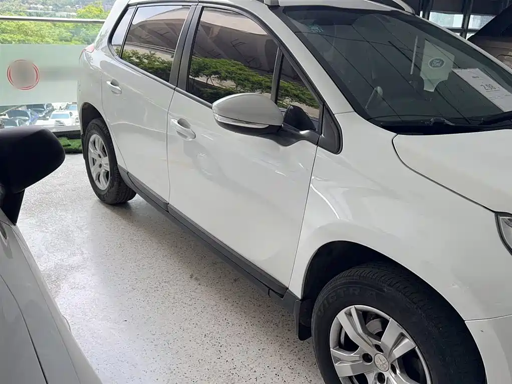 Peugeot 2008 2014 1.6L Automatic Trend Edition фото 14