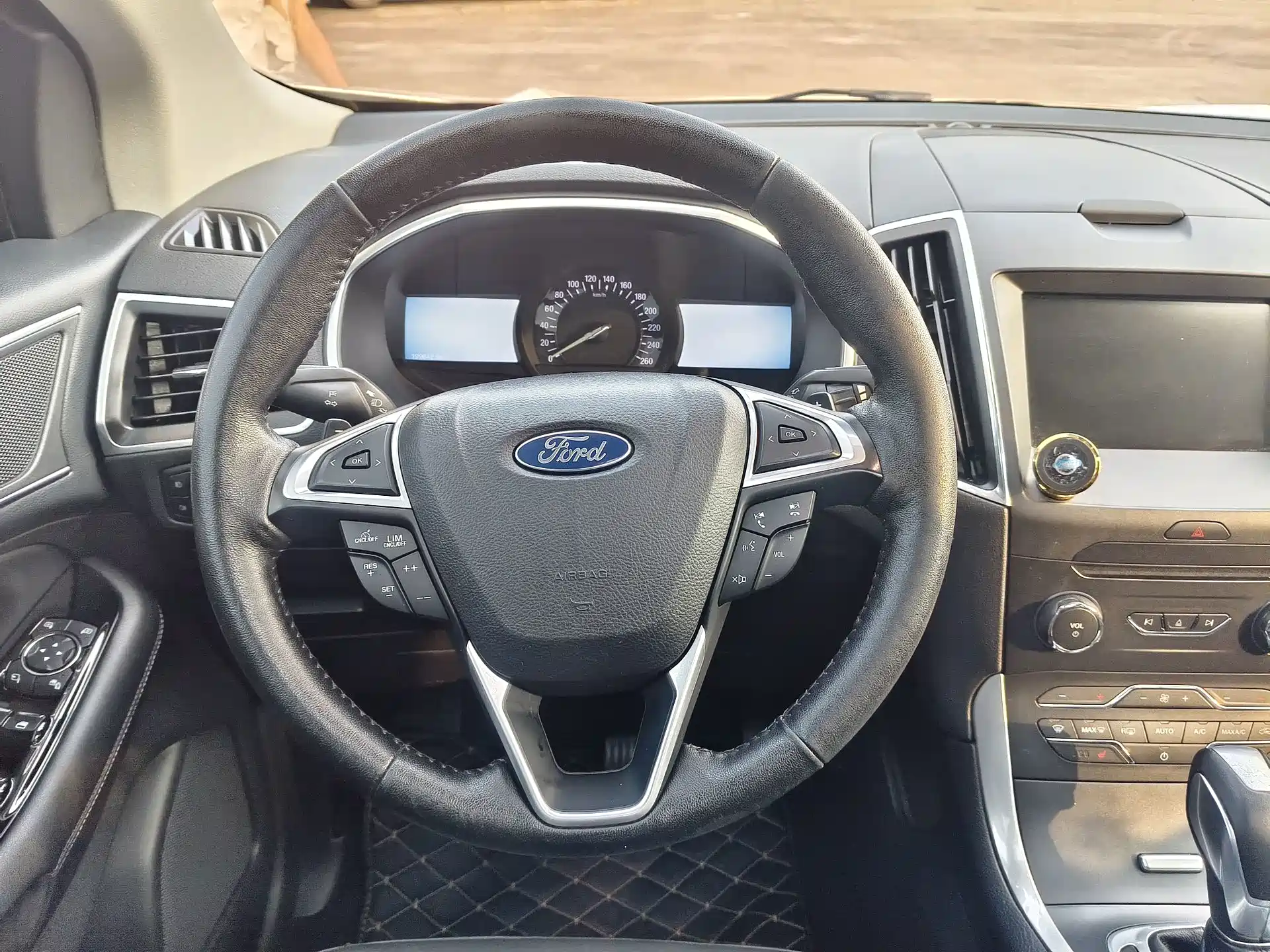 Фото 17 - Ford Edge