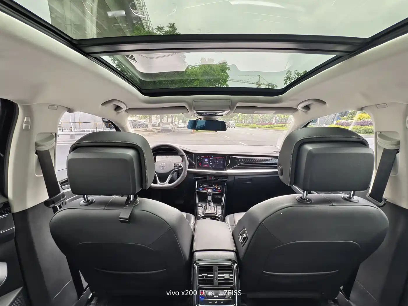Volkswagen Passat 2023 330TSI Luxury Edition фото 7
