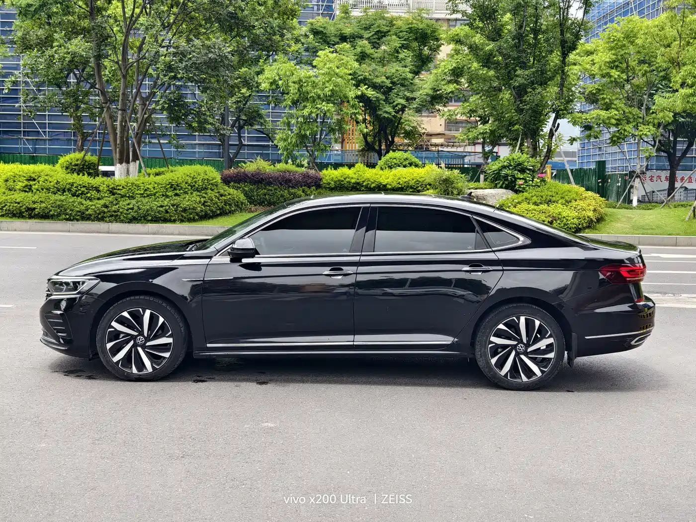 Volkswagen Passat 2023 330TSI Luxury Edition фото 11