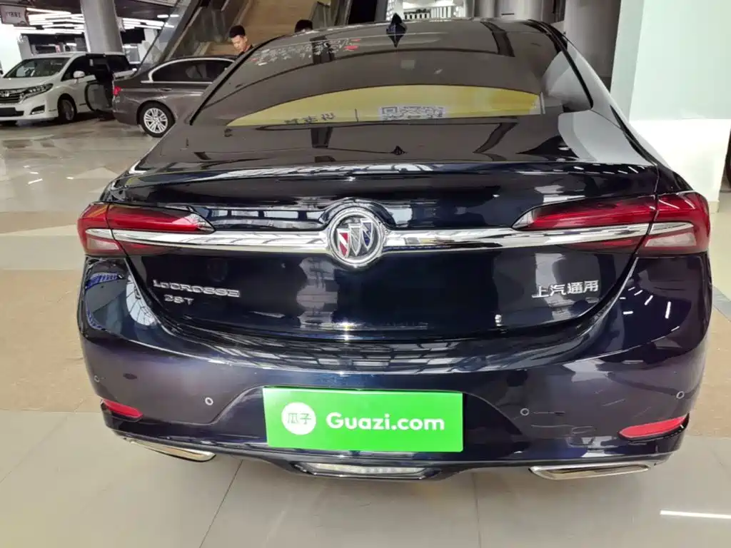 Photo 6 - Buick LaCrosse