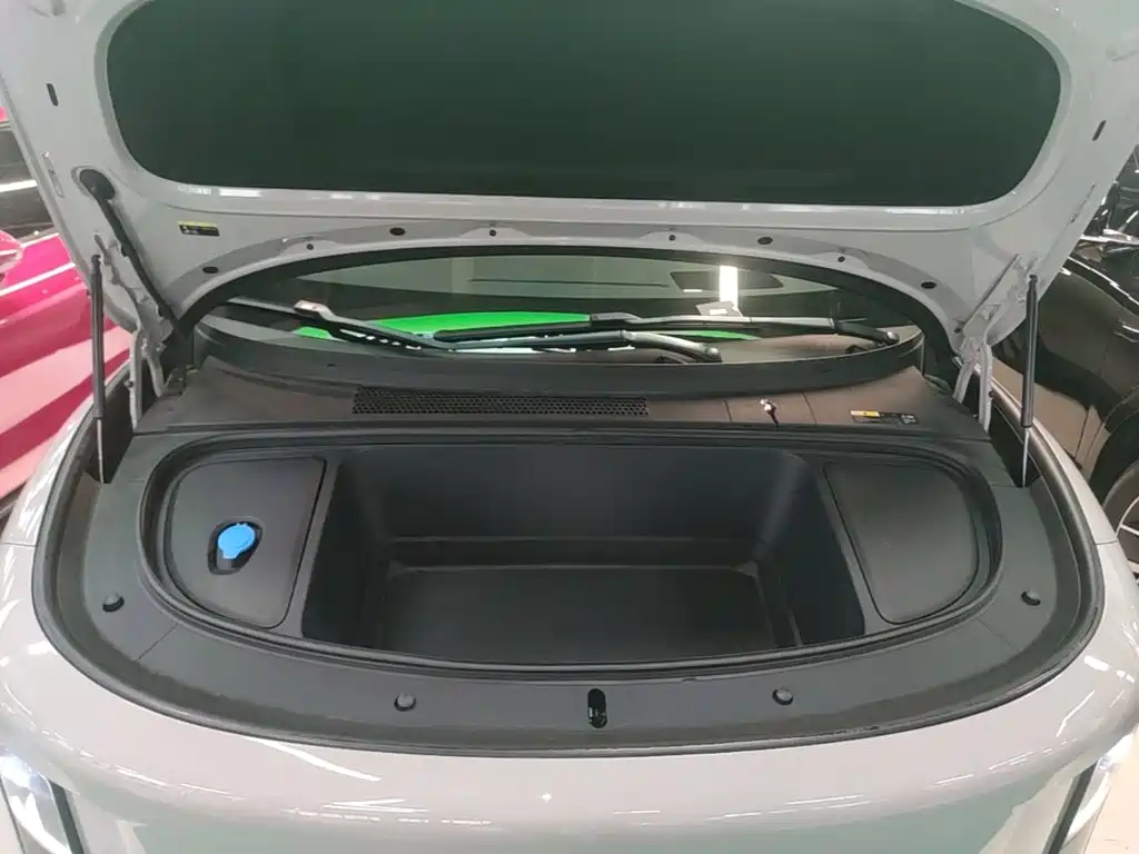 Li Auto i6 2026 2025 4WD Base Model