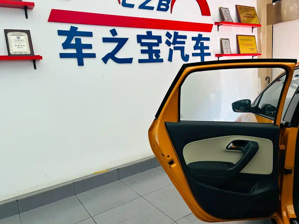 Volkswagen Polo 2014 2012 1.6L Cross Polo AT