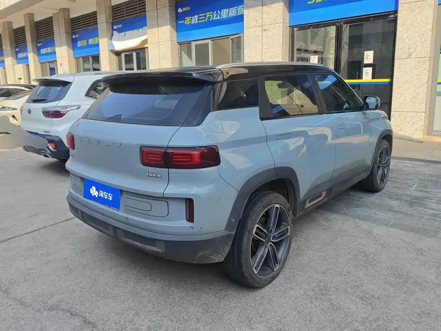 Фото 3 - Geely ICON