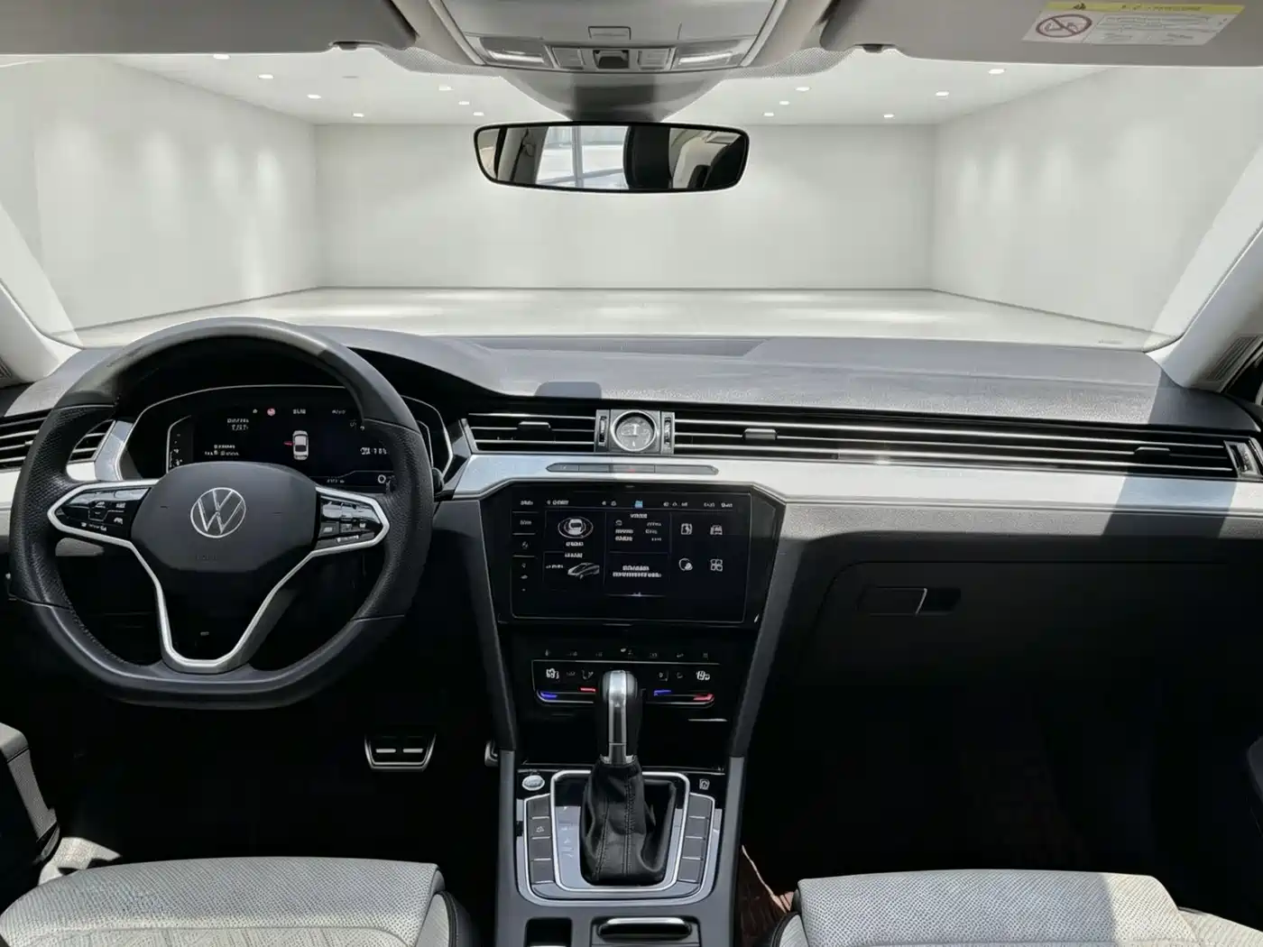Volkswagen Magotan 2023 Model 2 Million Commemorative Edition 330TSI DSG Luxury фото 5