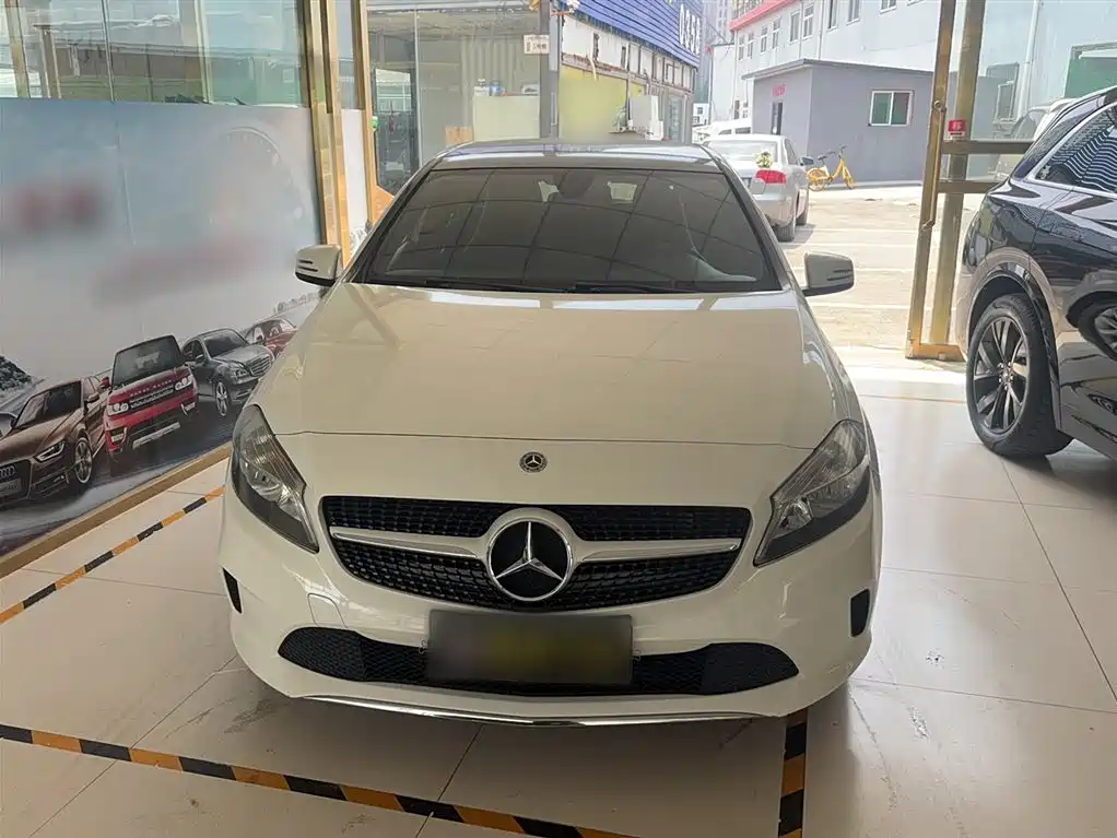 Mercedes-Benz A-Class (Import) 2017 Facelift A 180 фото 5