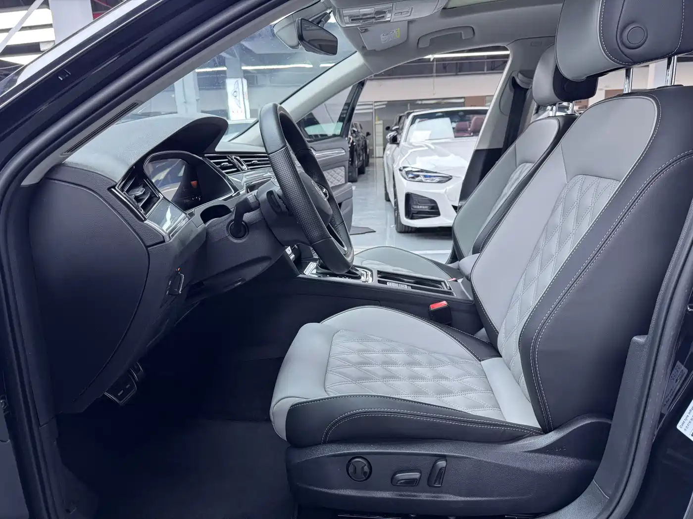Volkswagen Magotan 2023 2 Million Units Anniversary Edition 330TSI DSG Leading Type фото 4