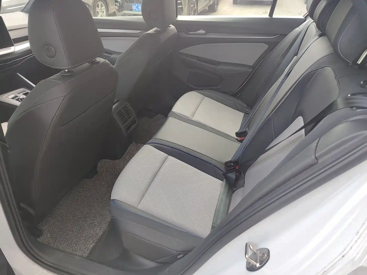 Volkswagen Golf 2025 Facelift 300TSI R-Line фото 6