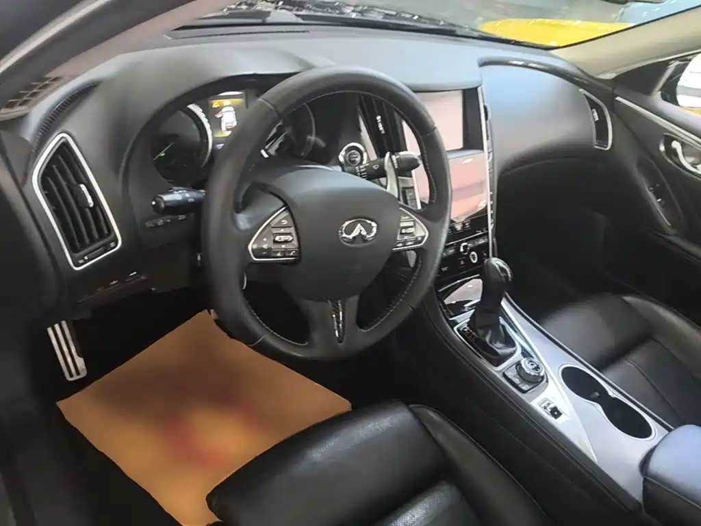 Photo 10 - Infiniti Q50L