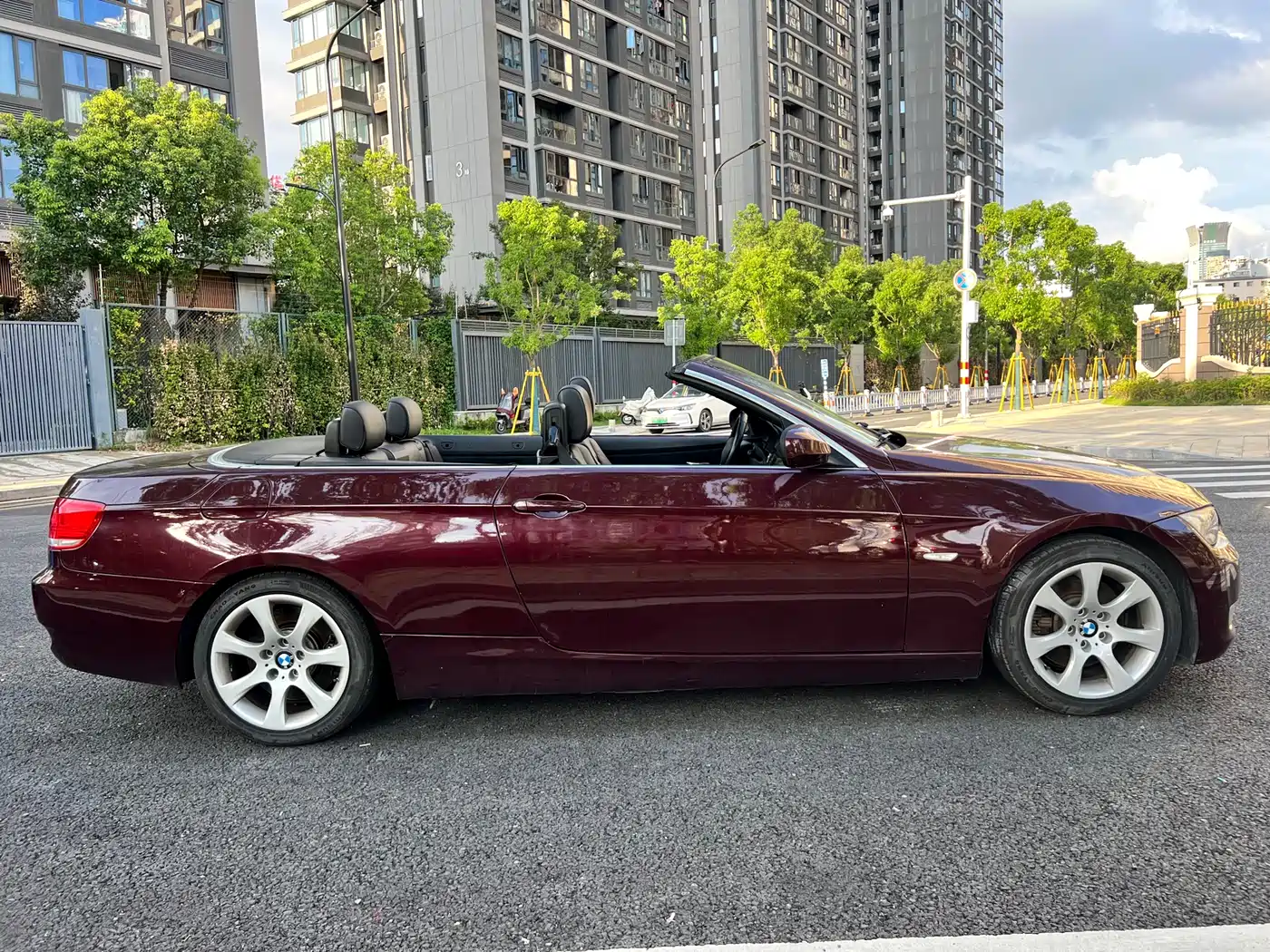 BMW 3 Series (Import) 2011 330i Convertible Coupe фото 4