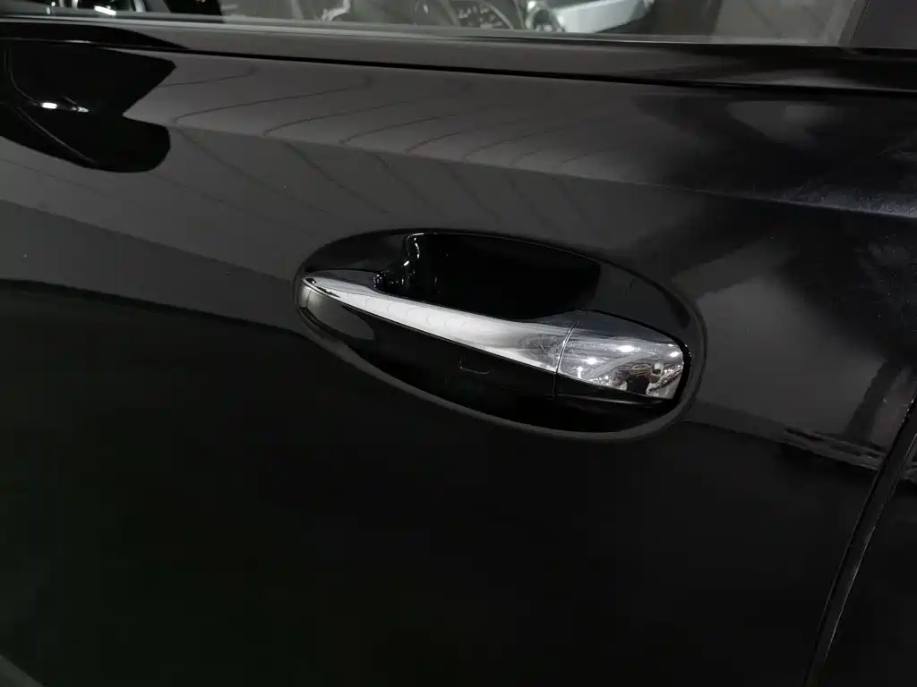 Photo 18 - Mercedes-Benz GLB