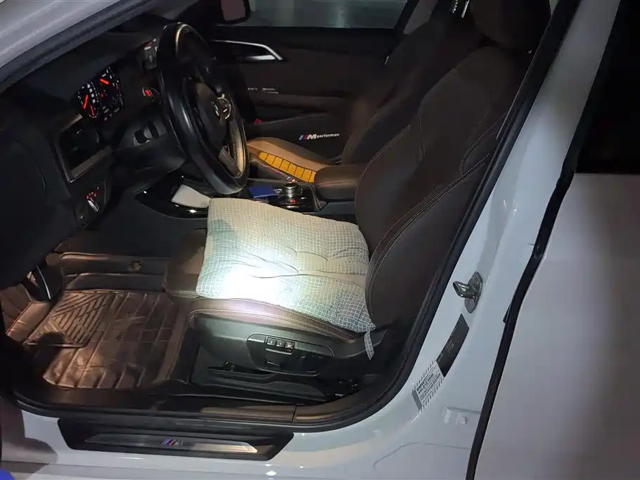 BMW 1 Series 2019 120i M Sport Package фото 9