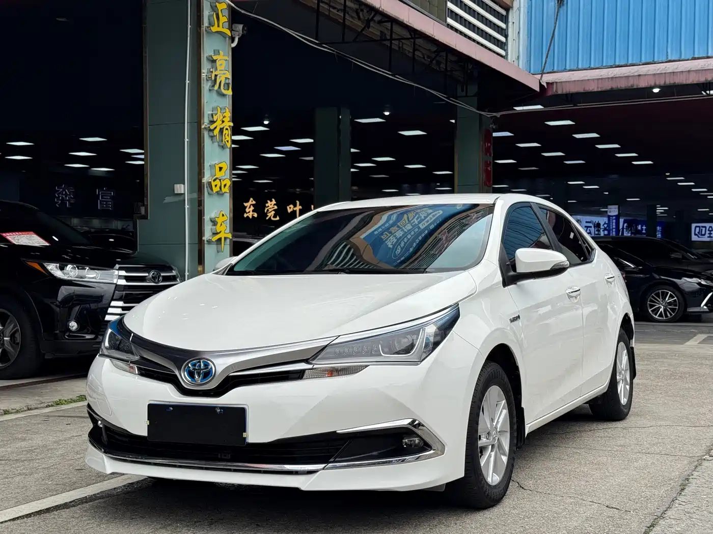 Toyota Corolla 2016 Dual Hybrid 1.8L E-CVT Pioneer Edition