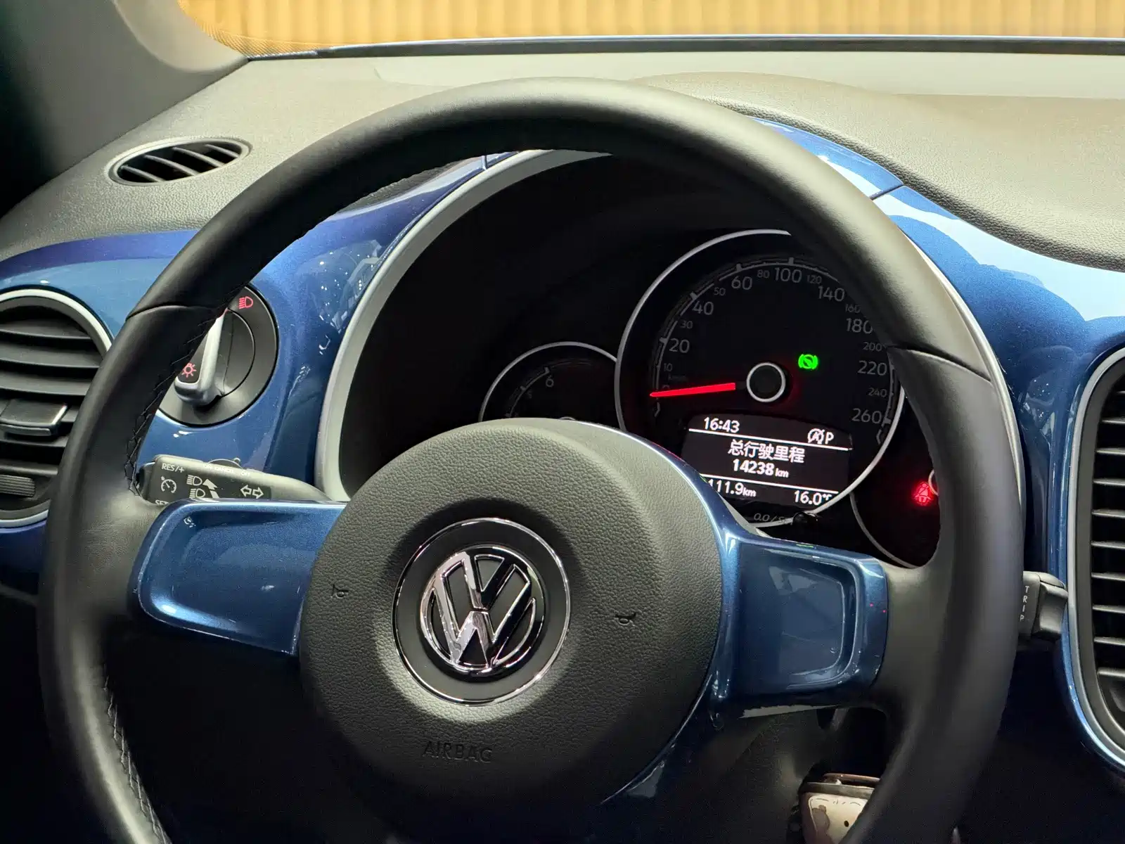 Photo 11 - Volkswagen Beetle