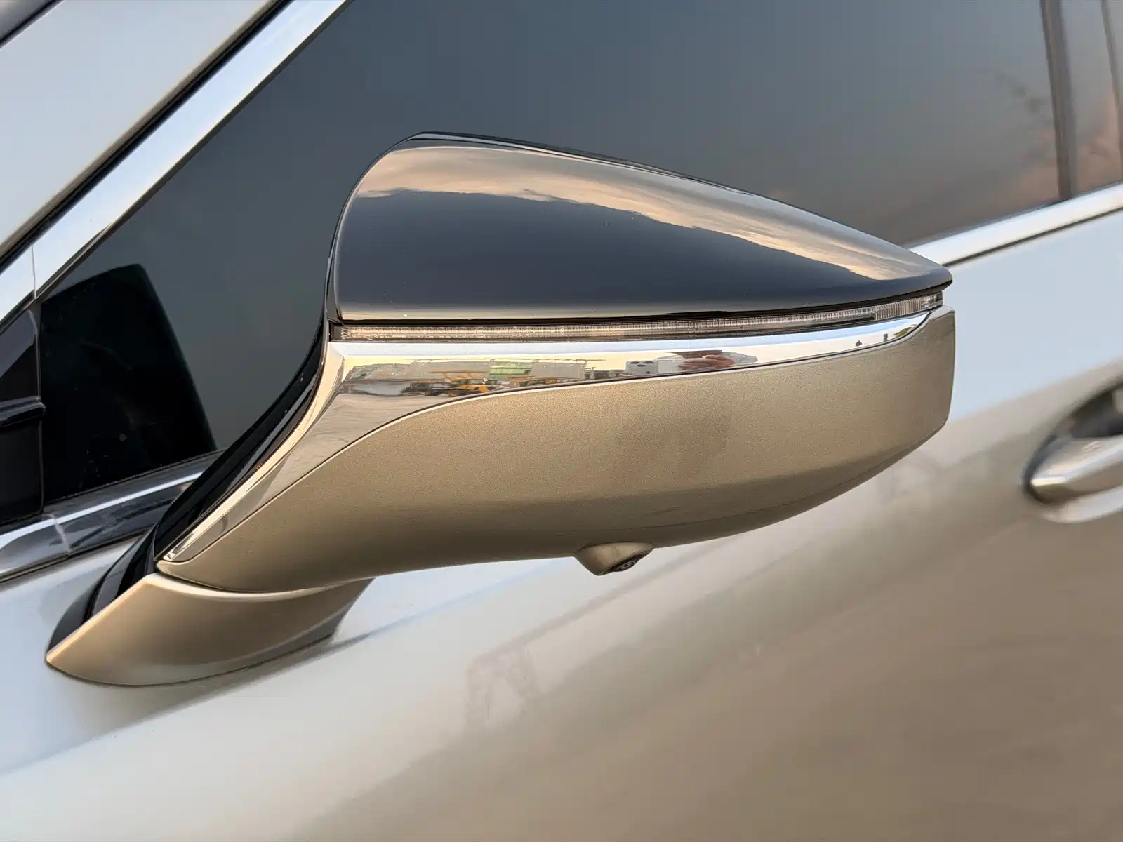Фото 18 - Lexus ES