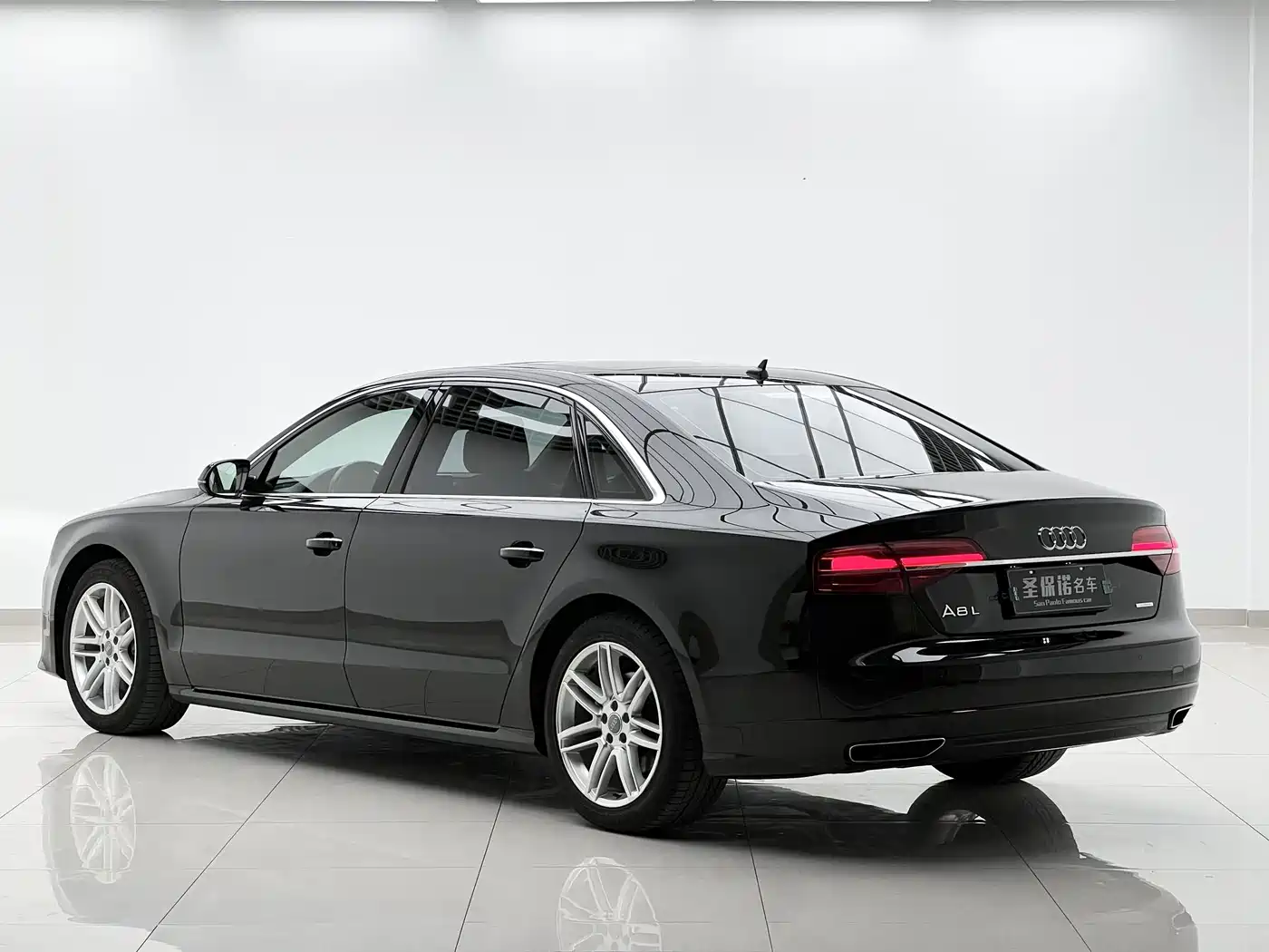 Фото 6 - Audi A8