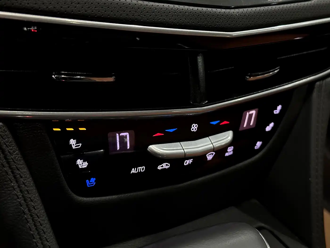 Cadillac CT6 2016 28T Leading фото 19
