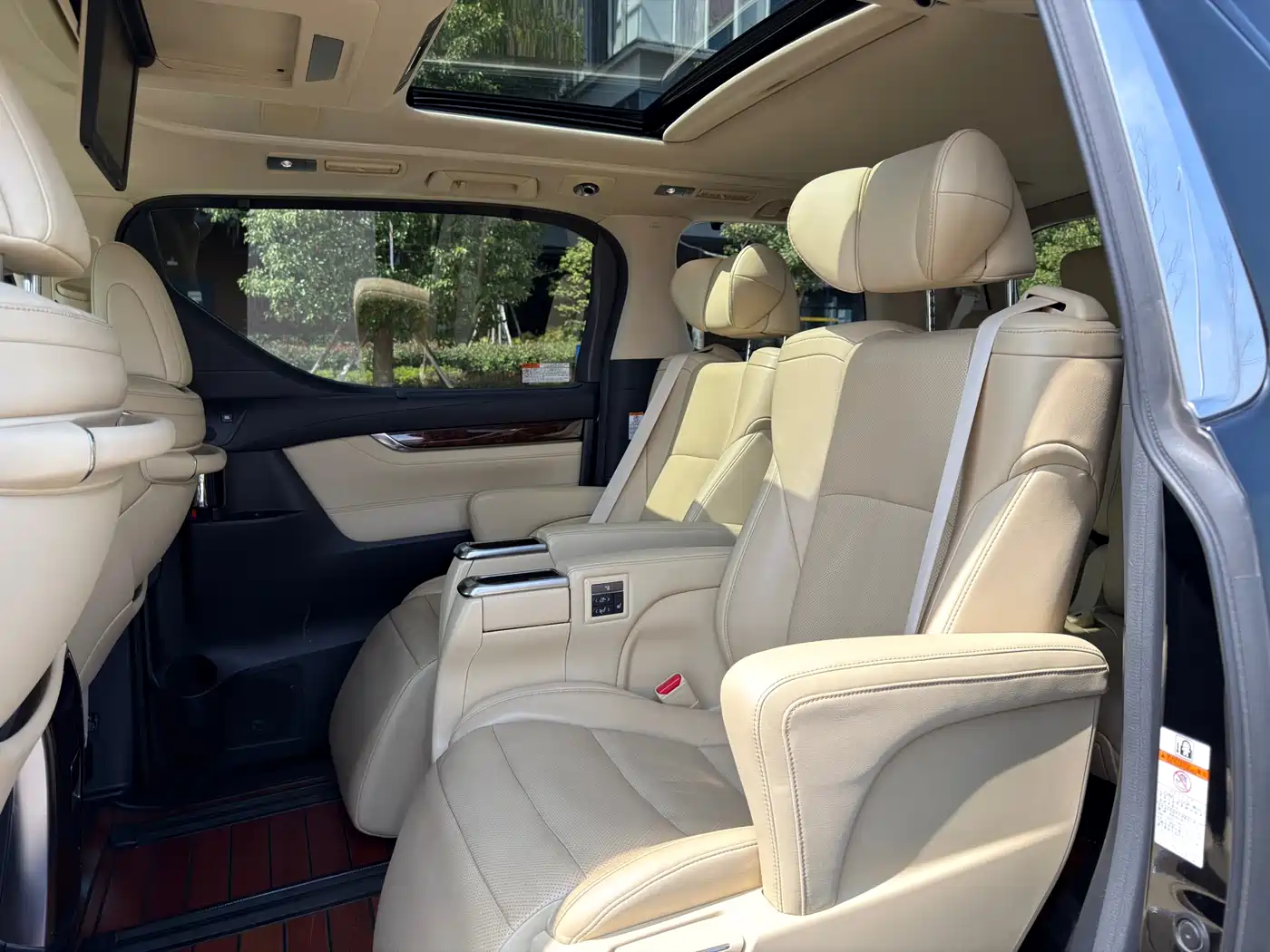 Toyota Alphard 2020 Hybrid 2.5L Premium Edition фото 8
