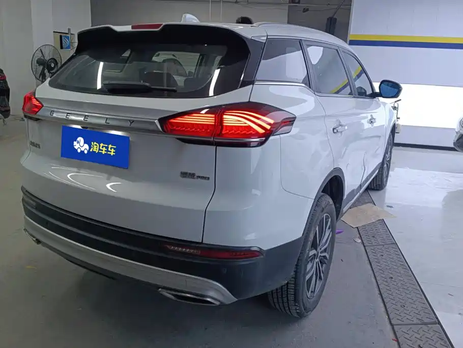 Photo 3 - Geely Atlas