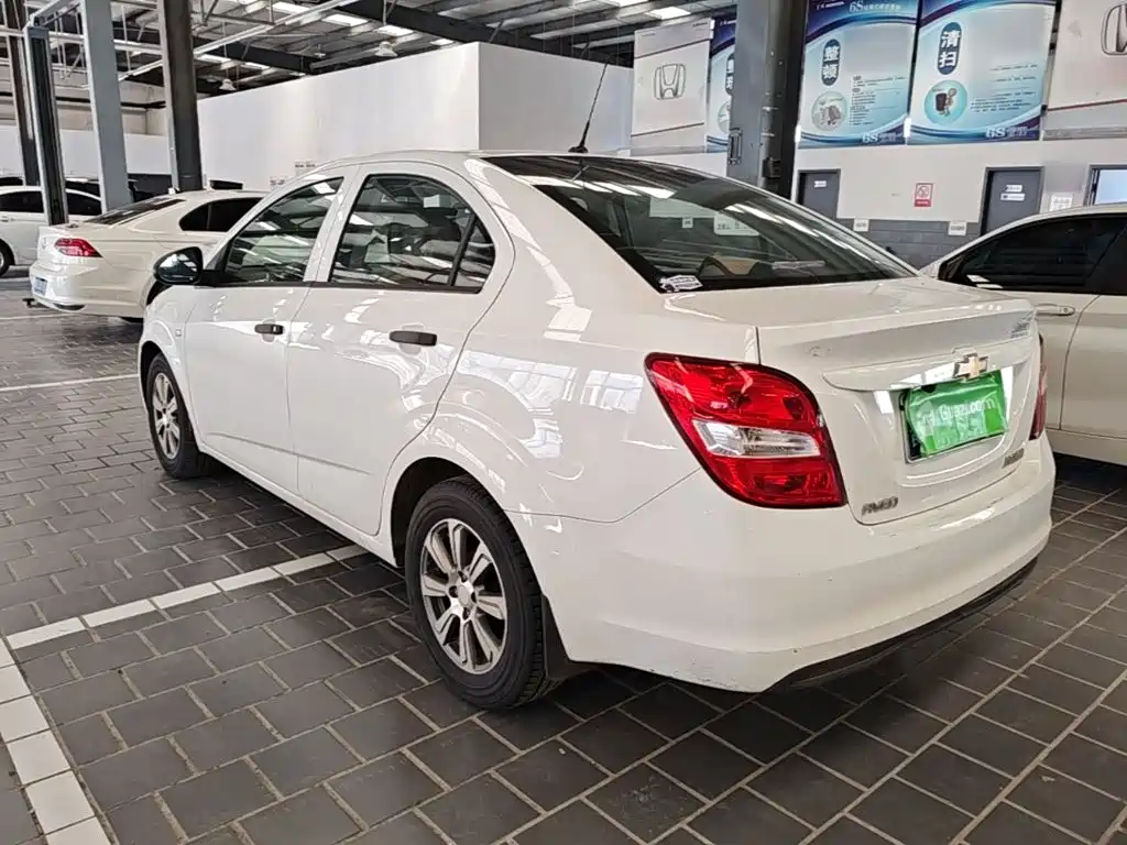 Chevrolet Aveo 2015 2014 Sedan 1.4SL MT Luxury Edition