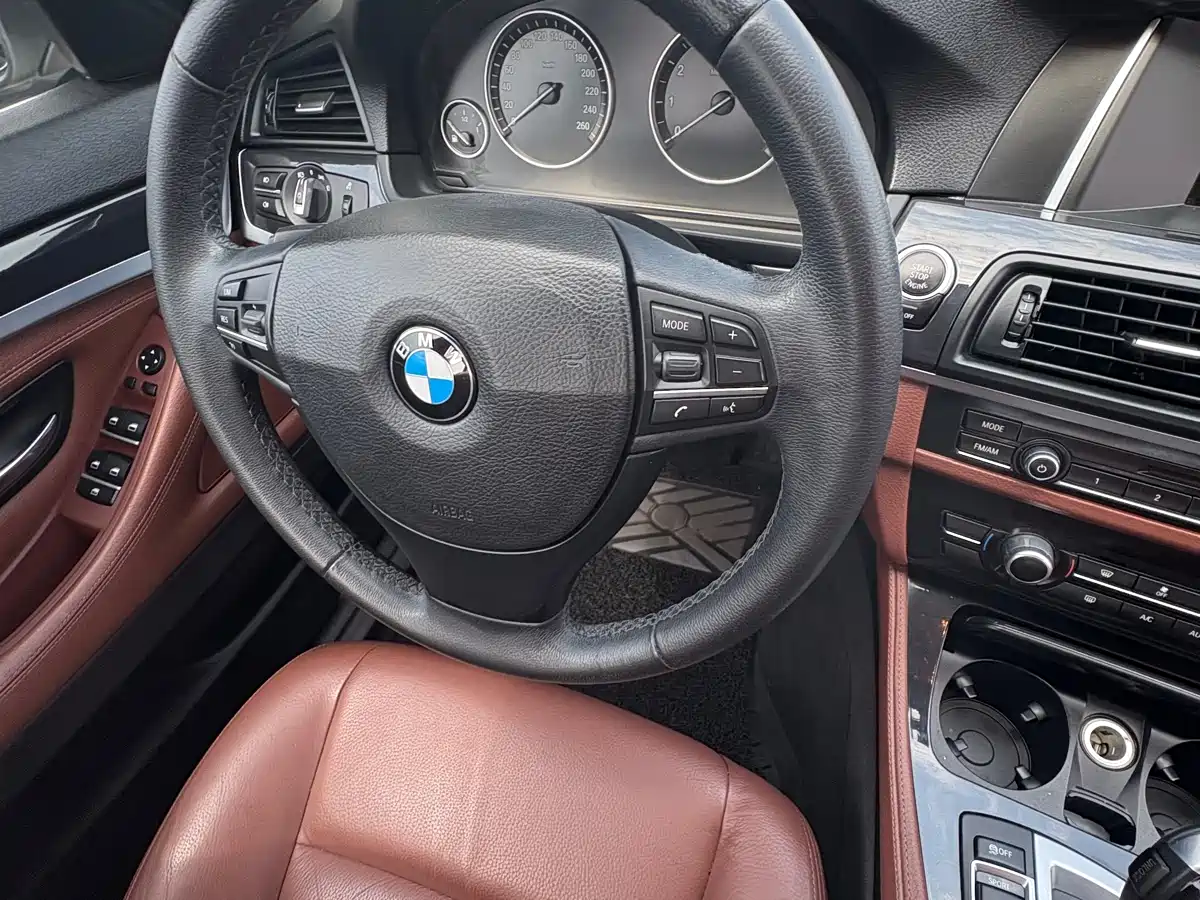 BMW 5 Series 2013 520Li Elegance фото 8