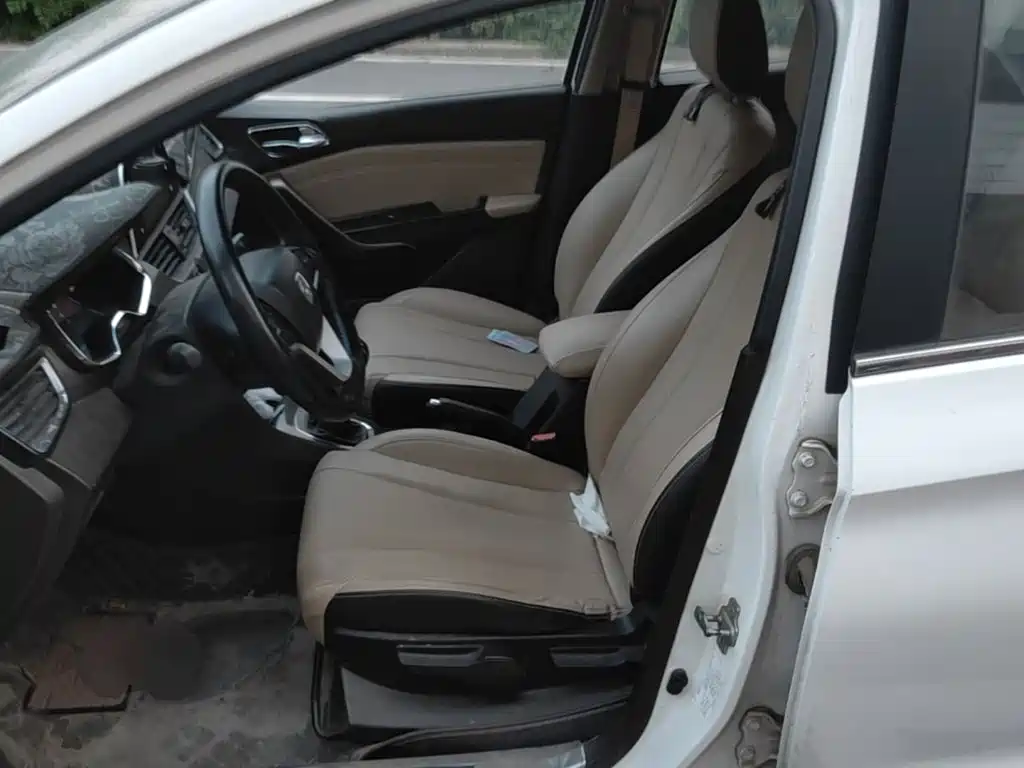 Baojun 310W 2017 2017 1.5L Manual Fashion China VI
