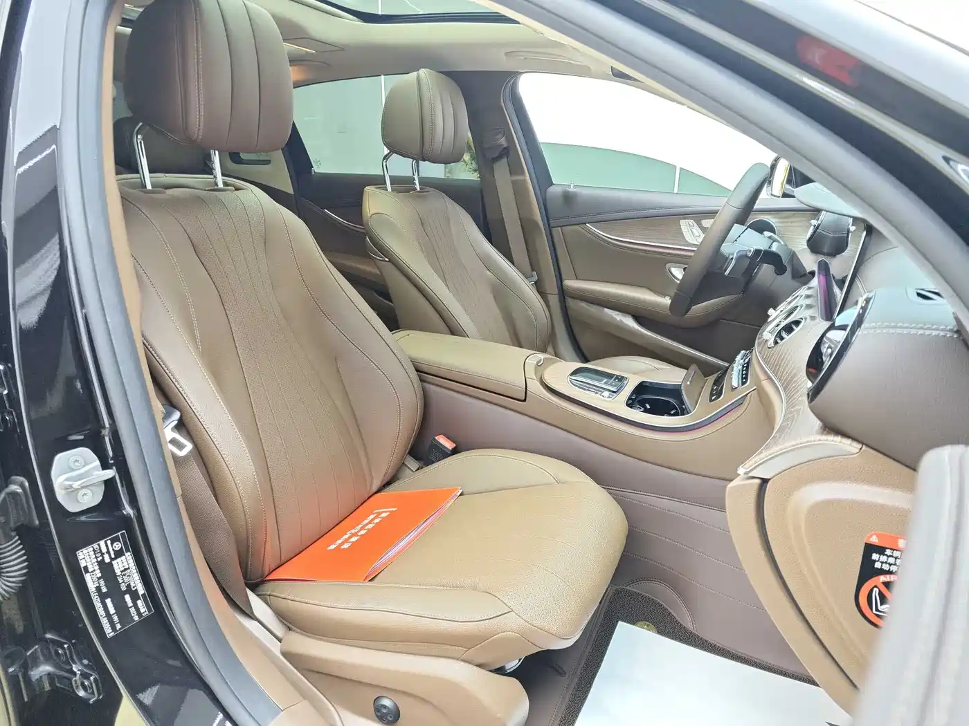Mercedes-Benz E-Class 2022 E 300 L Fashion фото 16