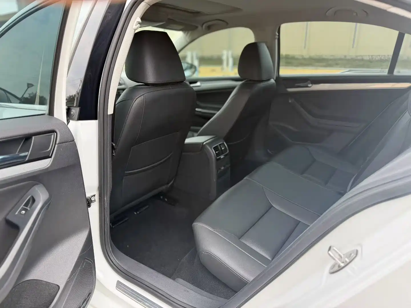 Photo 6 - Volkswagen Sagitar