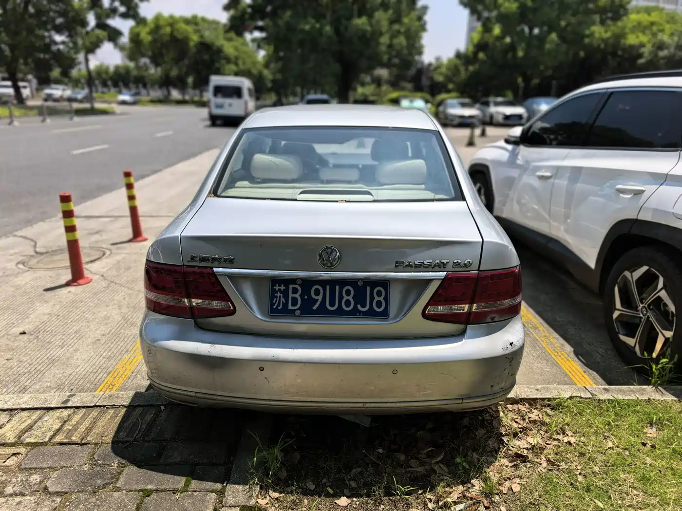 Volkswagen Passat Lingyu 2010 2009 2.0L MFI Automatic Premium