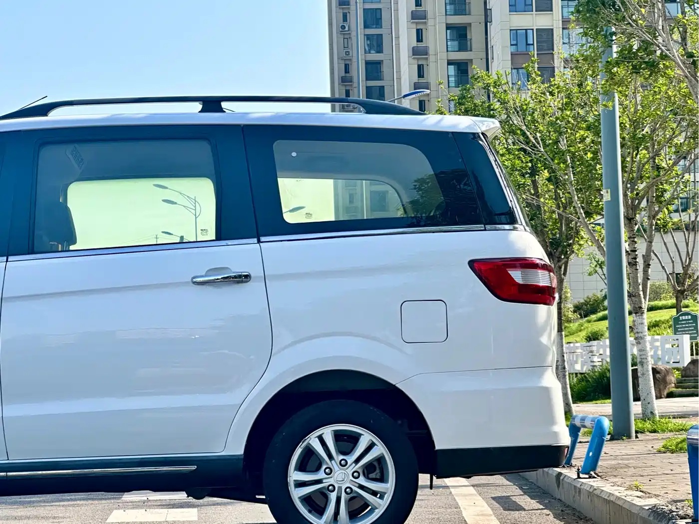 BAIC Huansu H2 2016 2015 1.5L AMT Luxury BJ415C