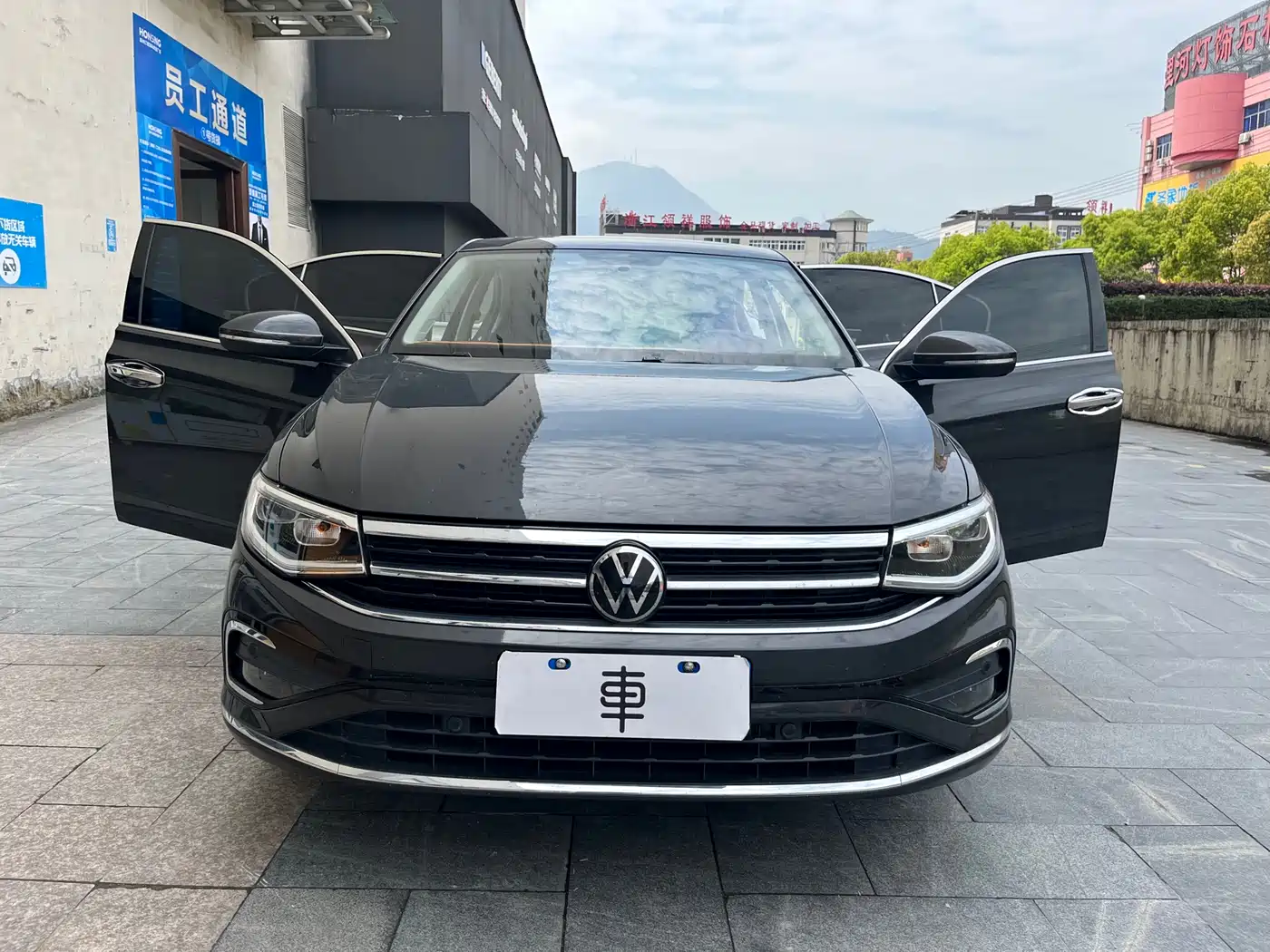 VOLKSWAGEN BORA