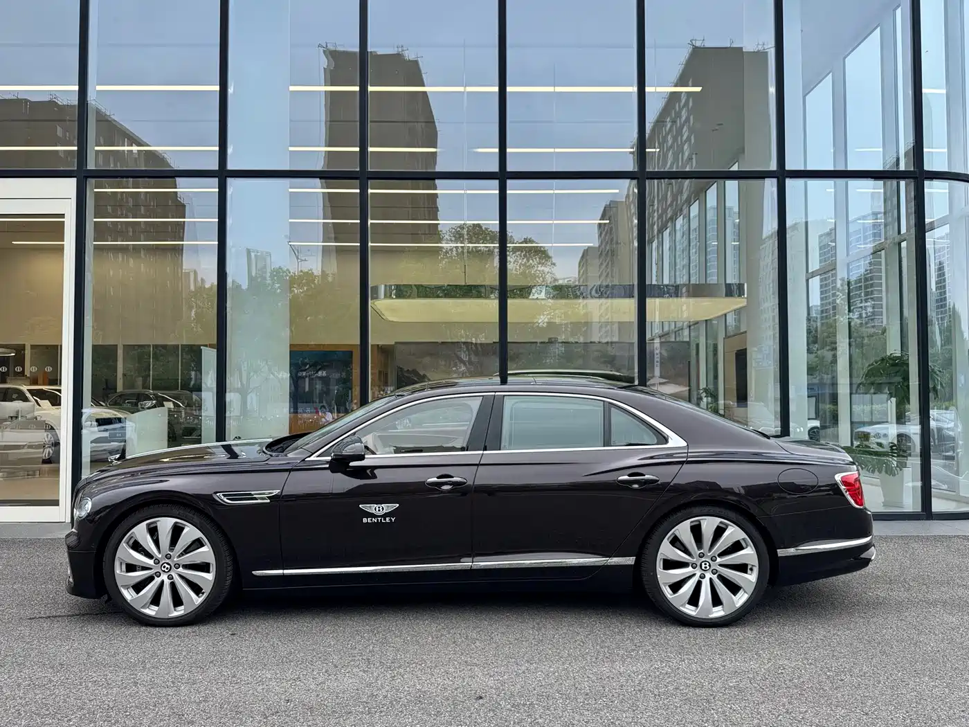 Bentley Flying Spur Plug-in Hybrid 2026 2026 Model 4.0T V8 Standard Edition