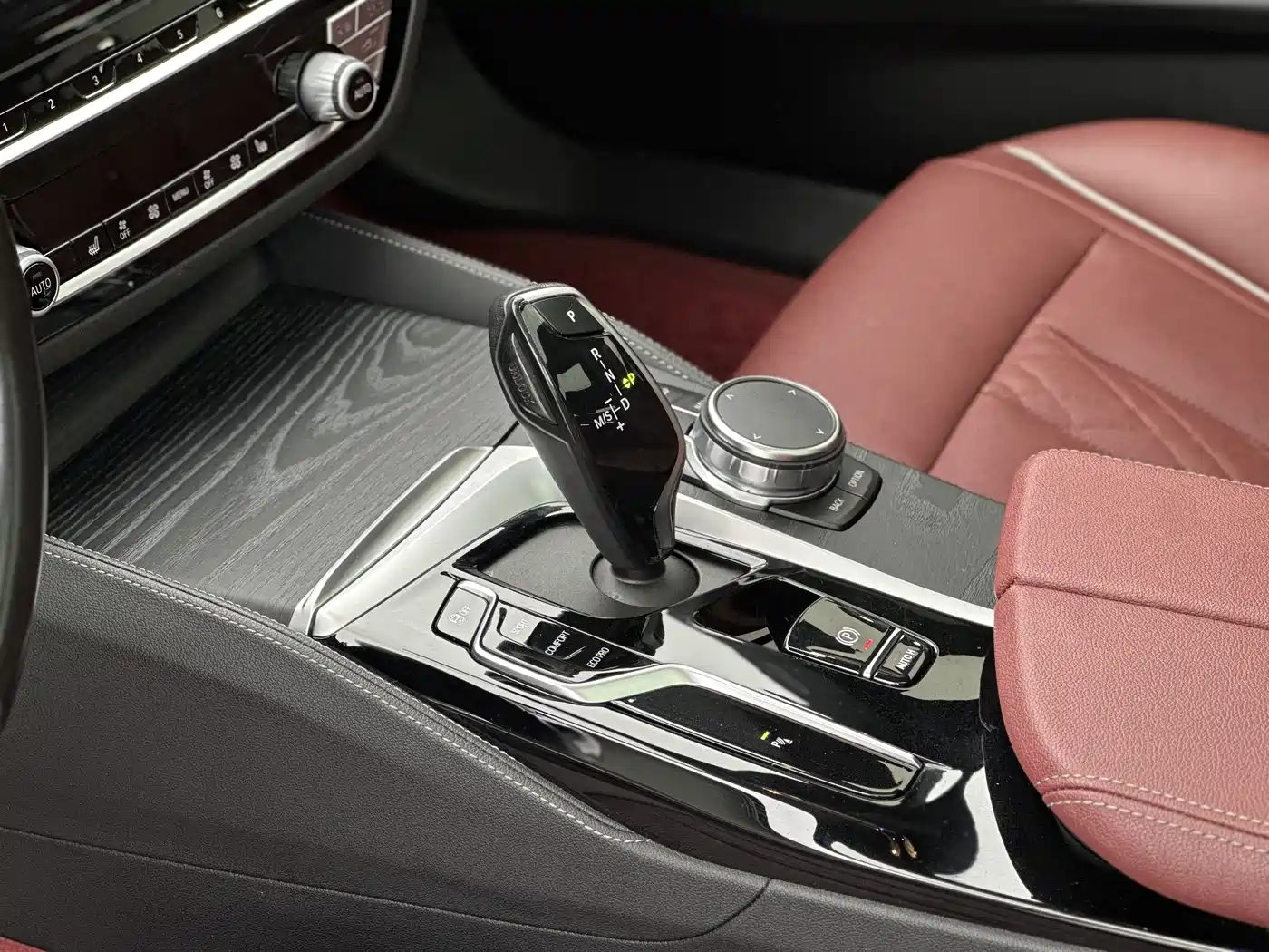 BMW 5 Series 2023 530Li Leading M Sport Package фото 6