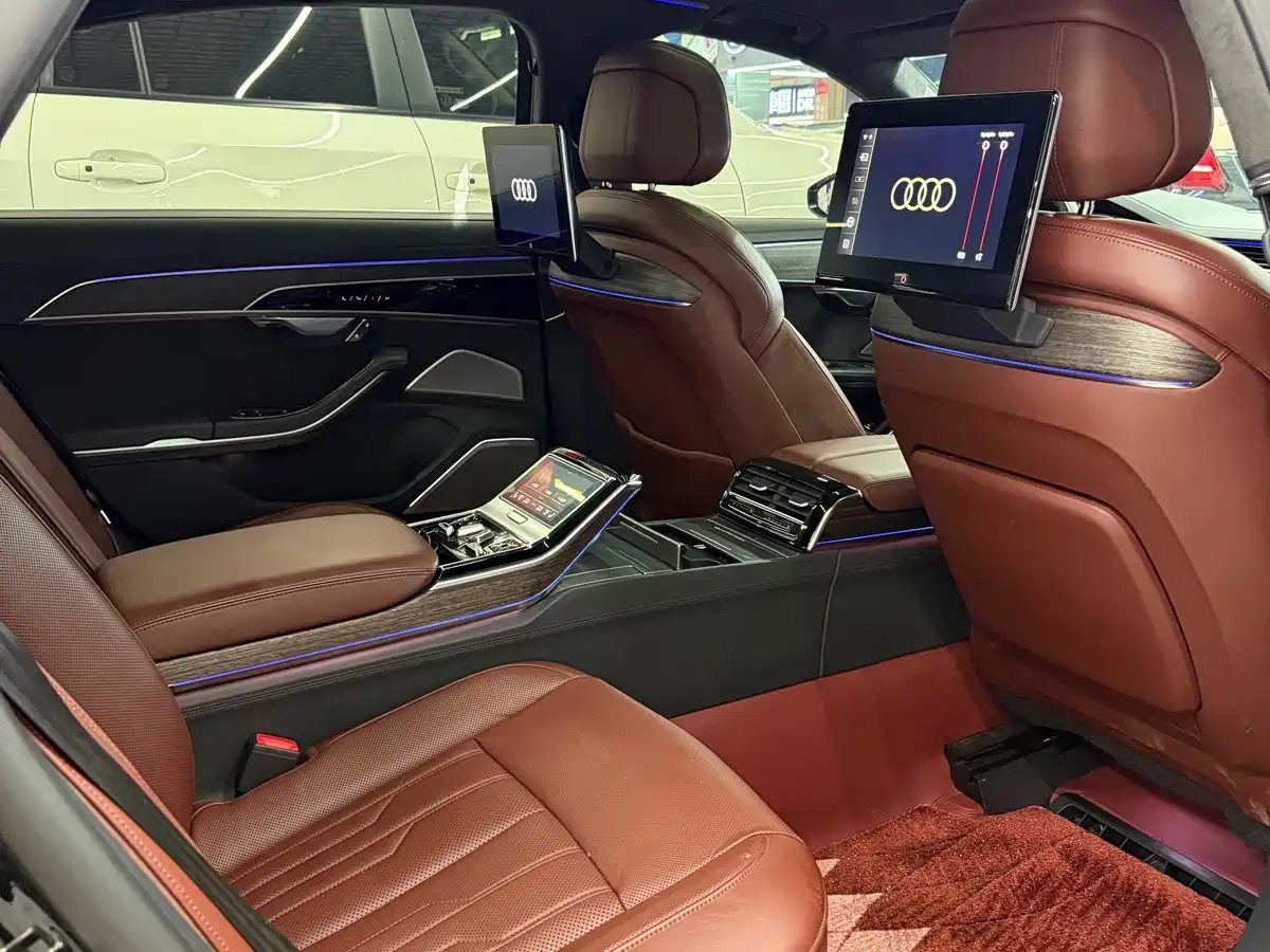 AUDI A8