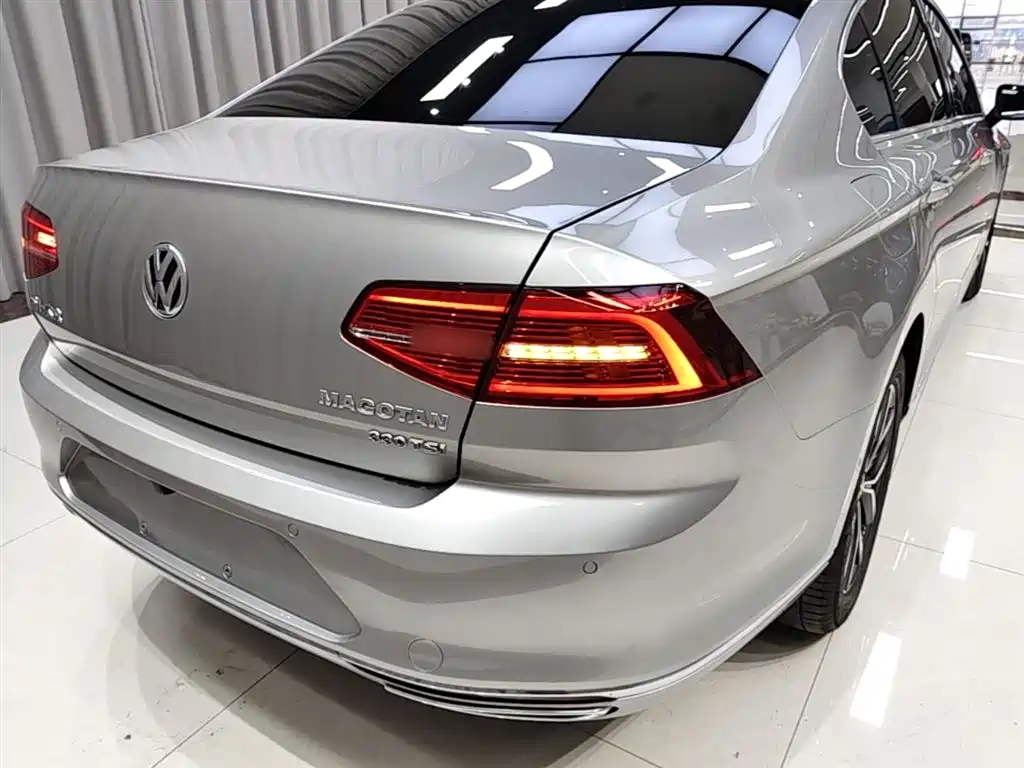 Volkswagen Magotan 2017 330TSI DSG Premium фото 24