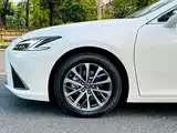 Photo 9 - Lexus ES