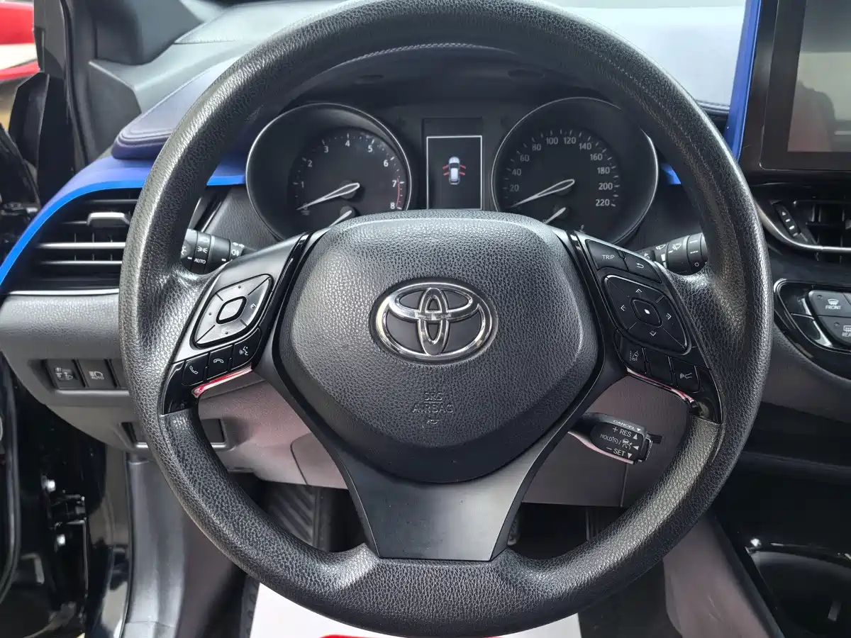 Toyota C-HR 2018 2.0L Leading Edition China V фото 13