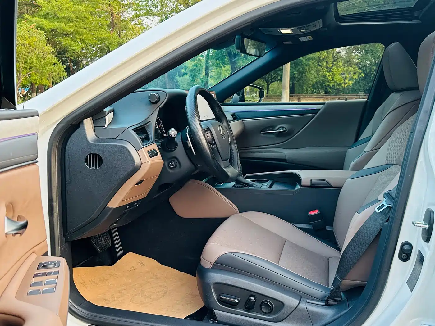 Lexus ES 2026 2025 300h Ultimate Edition