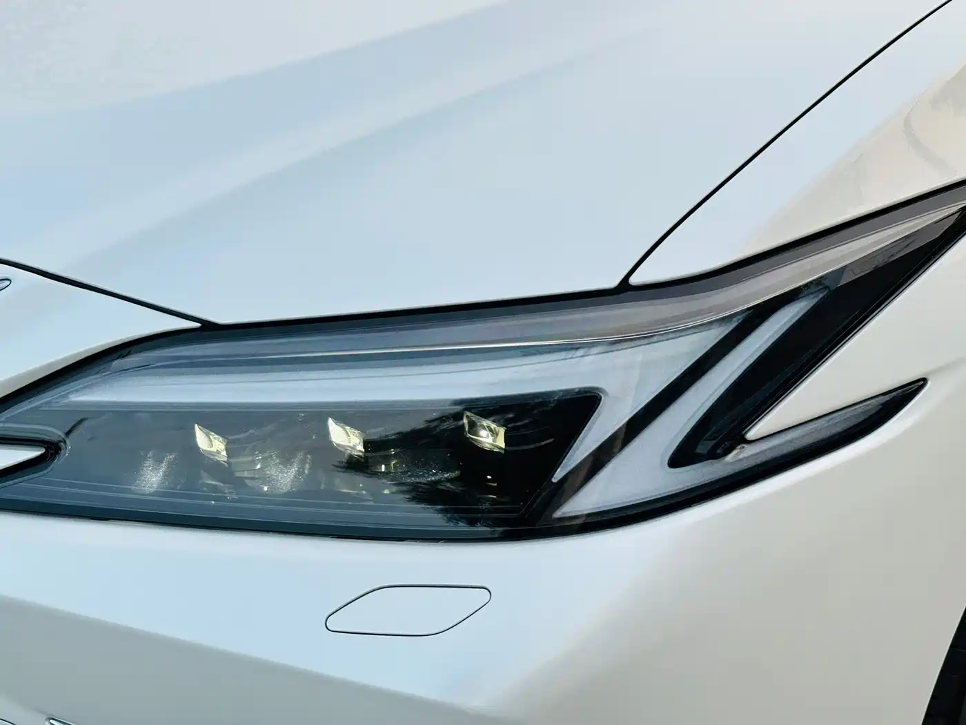 Lexus ES 2026 2025 300h Ultimate Edition