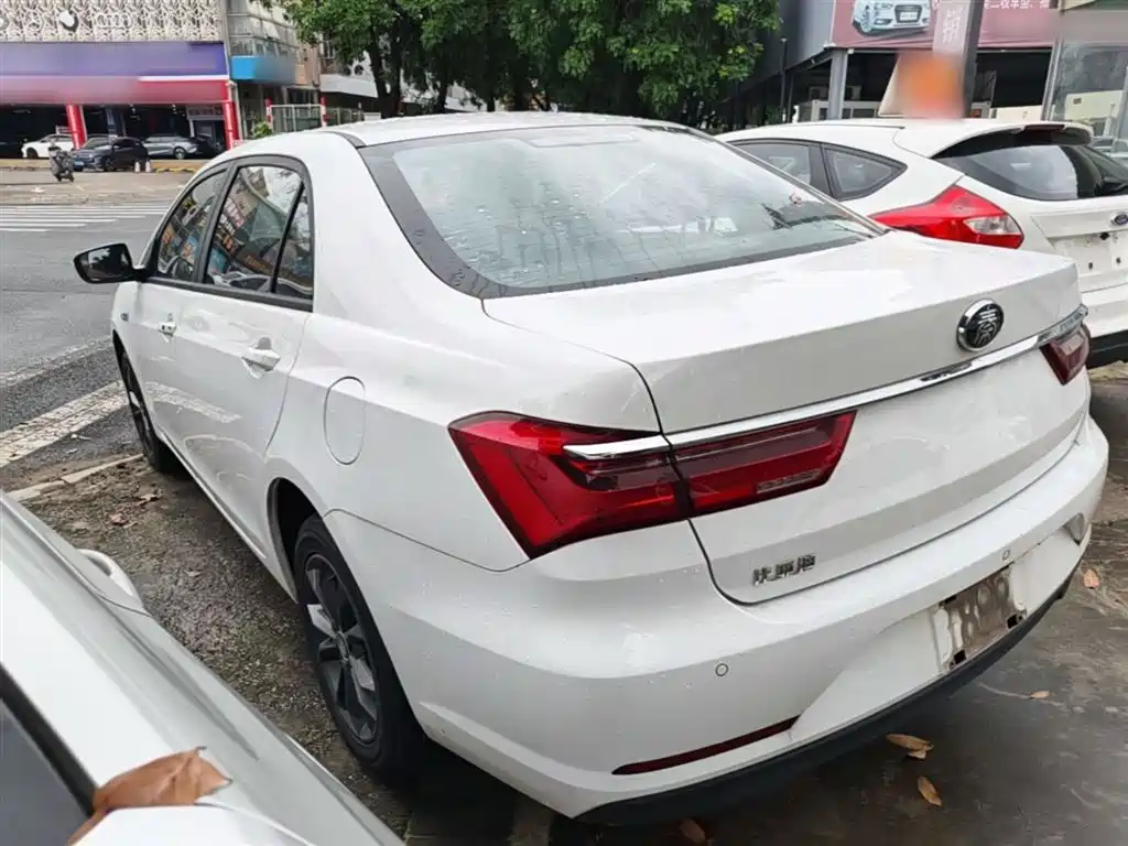 BYD Qin 2019 1.5L Automatic Luxury Edition фото 5