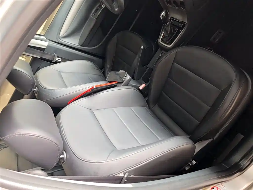 Volkswagen Lavida 2013 Facelift Classic 1.6L Automatic Comfort фото 25