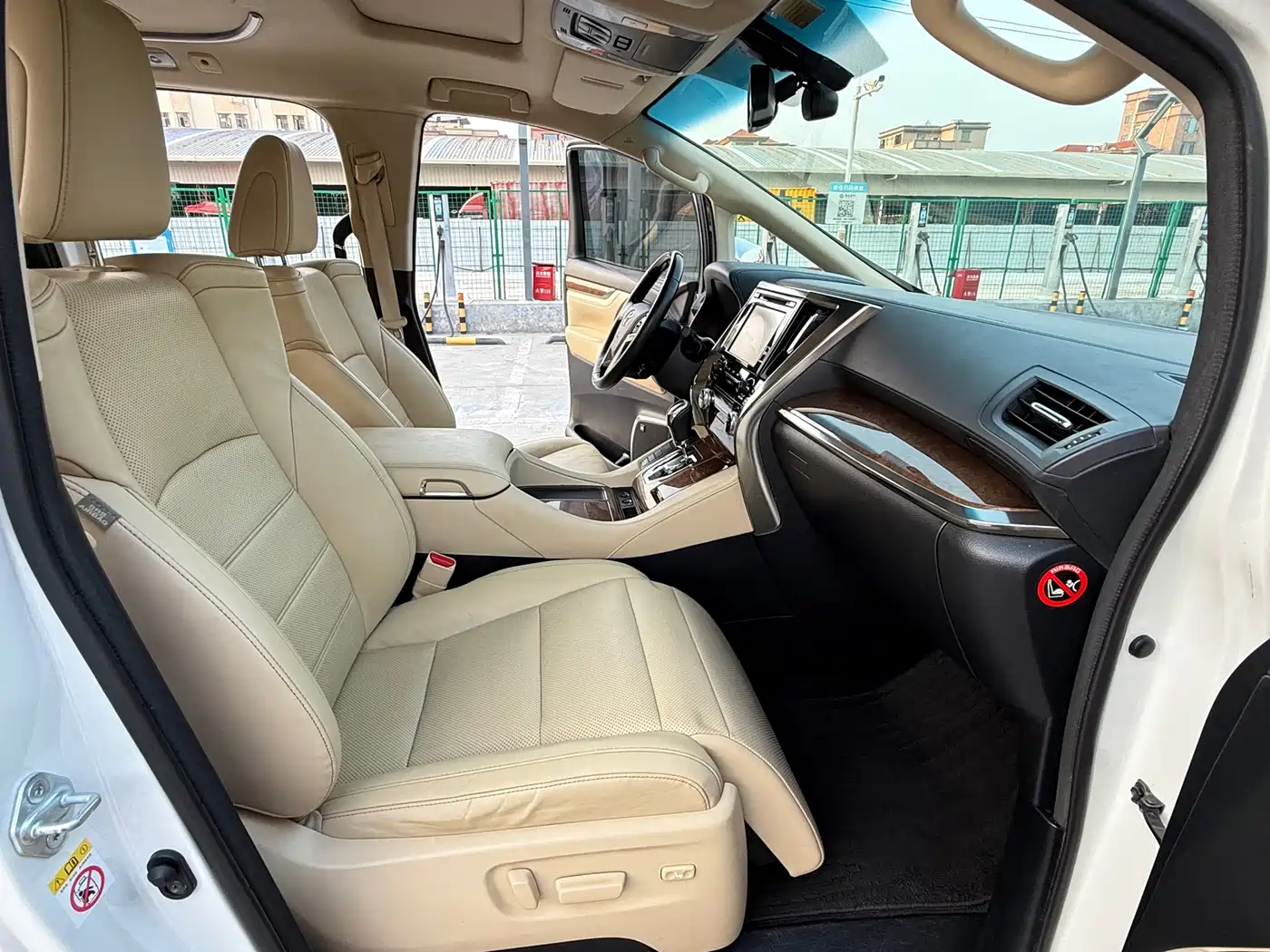 Toyota Alphard 2018 3.5L Luxury фото 7