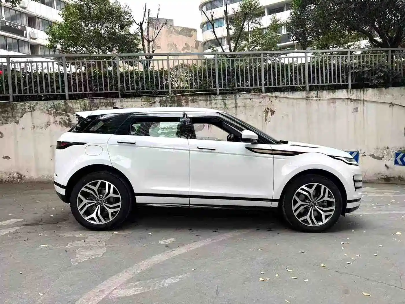 Land Rover Range Rover Evoque 2020 249PS R-DYNAMIC SE Sport Tech Edition фото 9