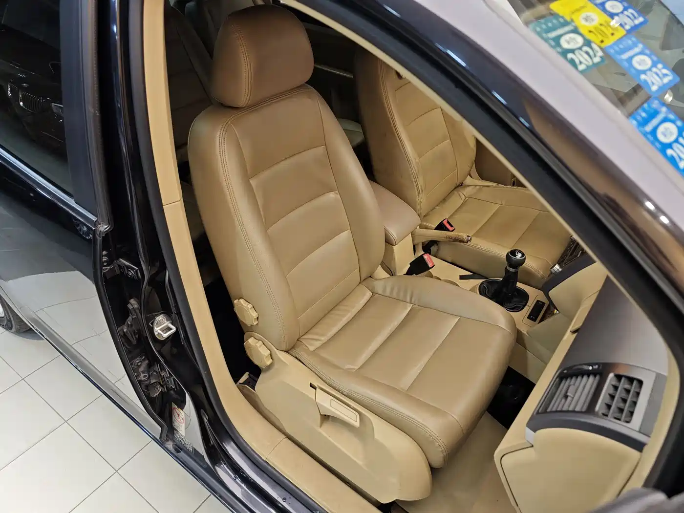 Volkswagen Touran 2011 1.4T Manual Smart Style 5-seater фото 32
