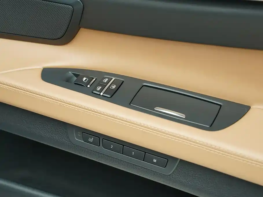 BMW 7 Series 2010 760Li фото 25