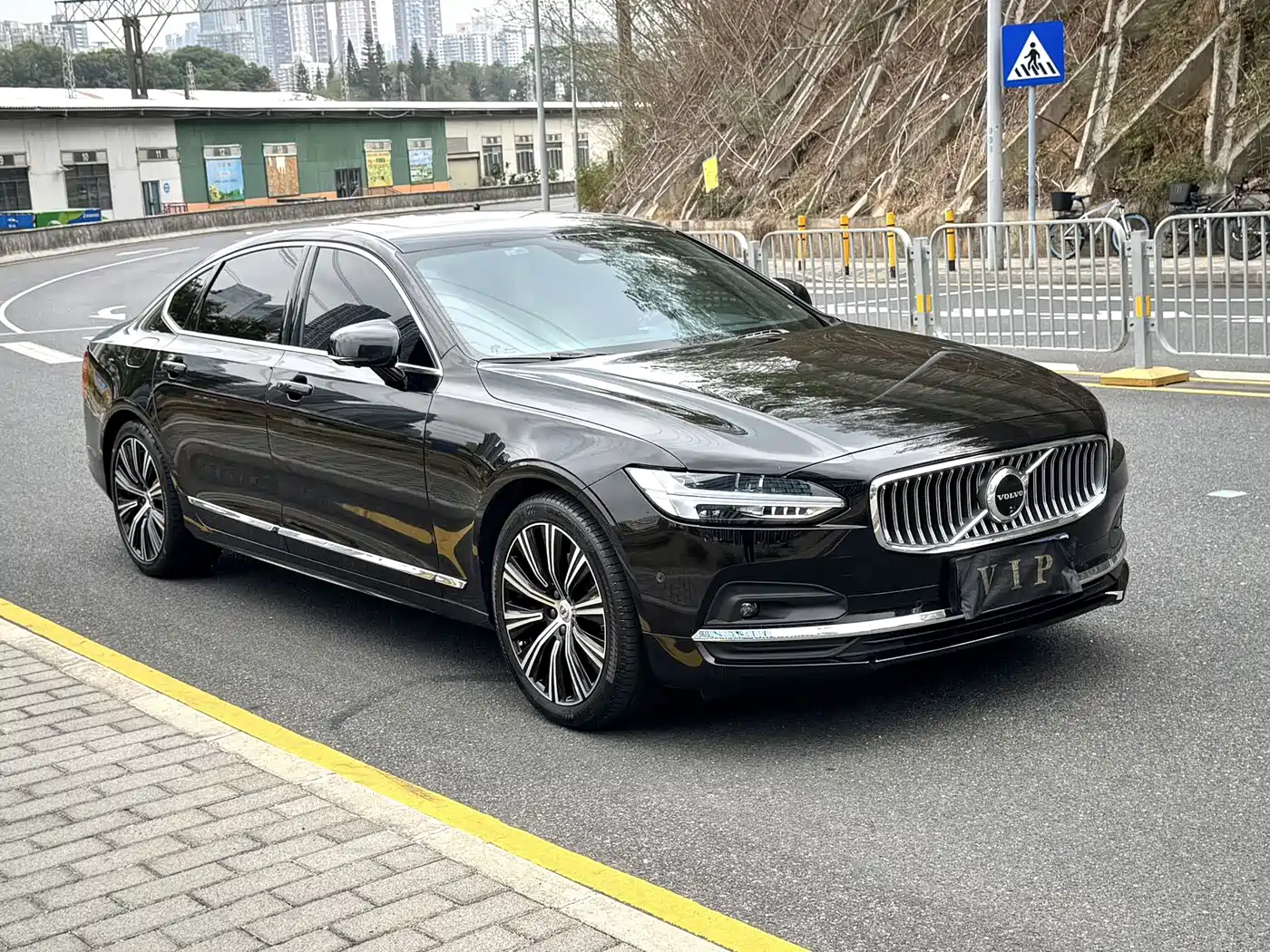 VOLVO S90