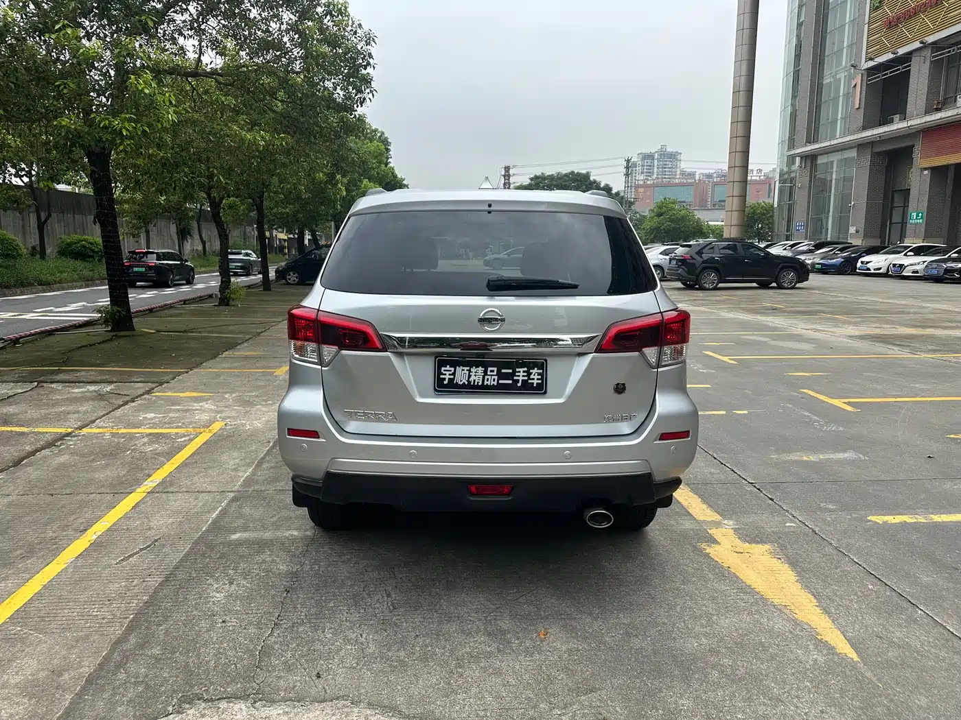 Nissan Terra 2019 2018 2.5L Automatic 2WD Luxury Edition